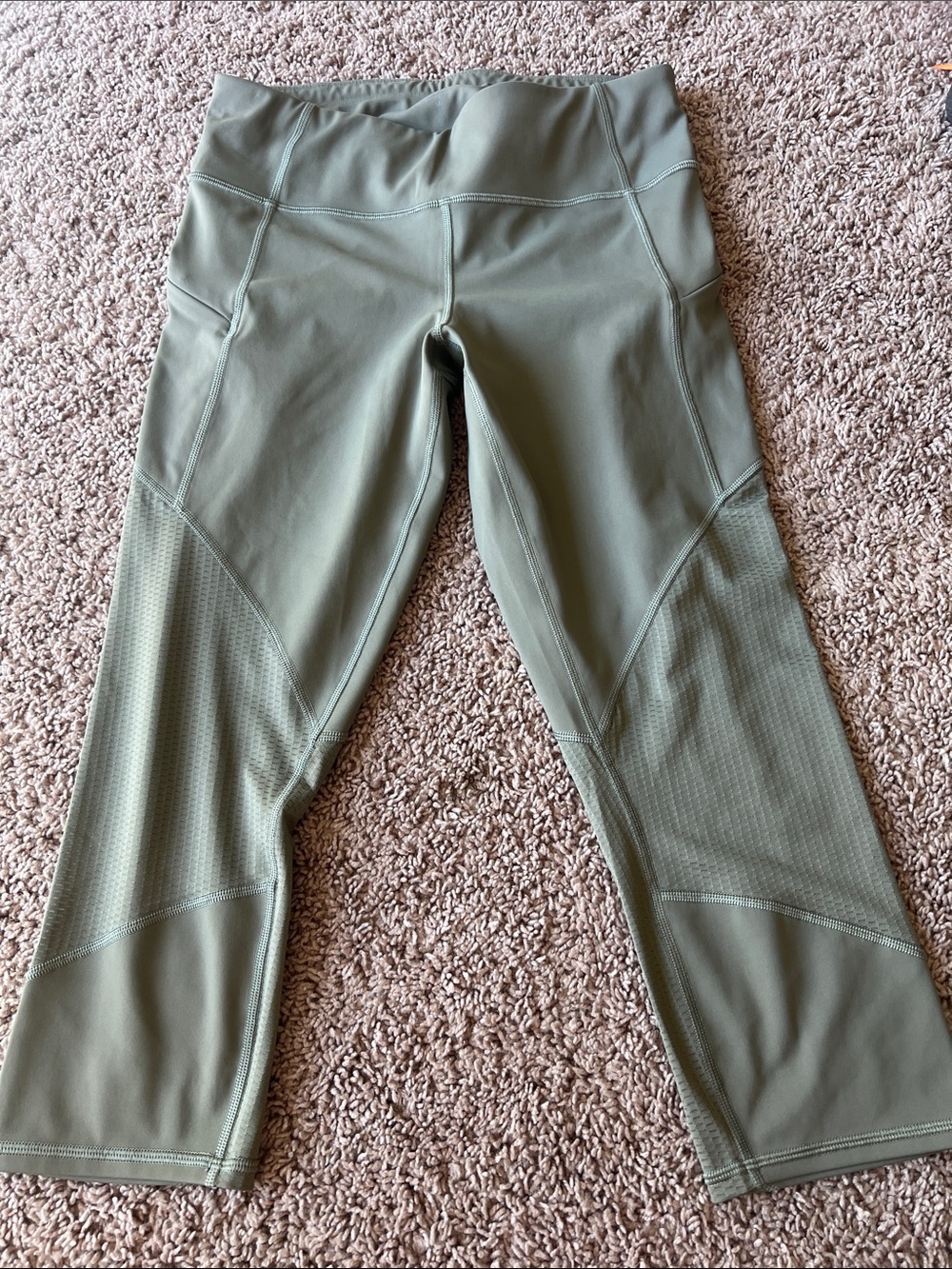 Athleta Olive Green High-Waist Active Capri Leggings Size M Mesh and Pockets